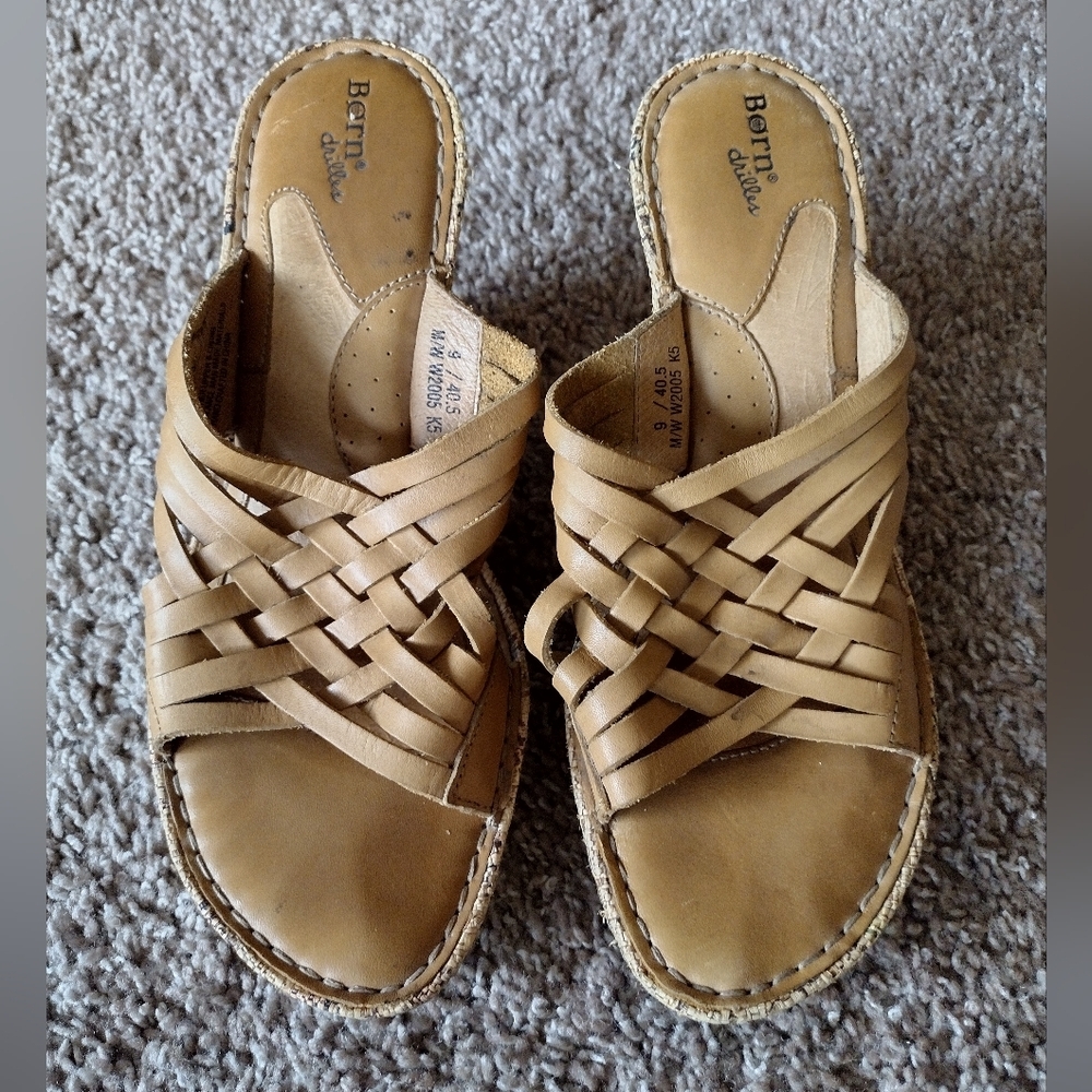 Born Drilles Woven Wedge Heel Tan Sandal Mules Size 9